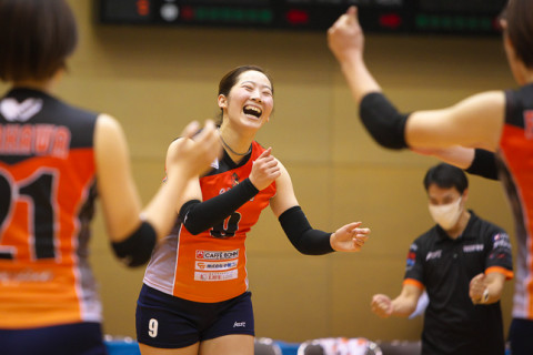 ヴィアティンがV参戦初勝利。昨季王者ルートインを下す。大野石油にもフルセットで競り勝ち2連勝。群馬銀行、アランマーレは5連勝。仙台が3位浮上　V2女子 サムネイル