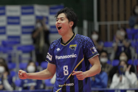 パナソニック・仲本賢優「サーブミスが多かったところで考え方を変えないといけなかった」ティリロラン監督「第3セットはこちらの集中力が落ちた」V1男子会見 サムネイル