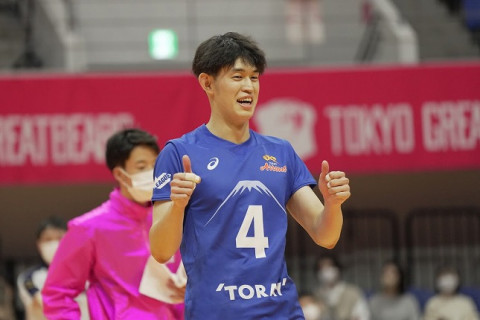 東レ・酒井啓輔「今シーズンは自分が得意なプレーや、自分らしさを意識している」　V1男子 サムネイル