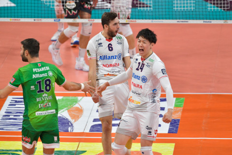 石川祐希所属ミラノ、首位ペルージャに0-3で敗れる「1点を取り切る力が今季の課題。来週は勝ちたい」イタリア1部 サムネイル