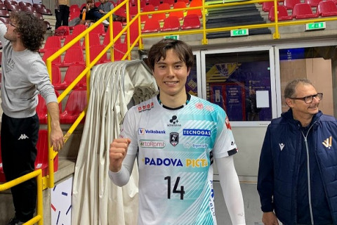 髙橋藍「高さを少しでも補えるように何か考えないといけない」　イタリア男子1部 サムネイル