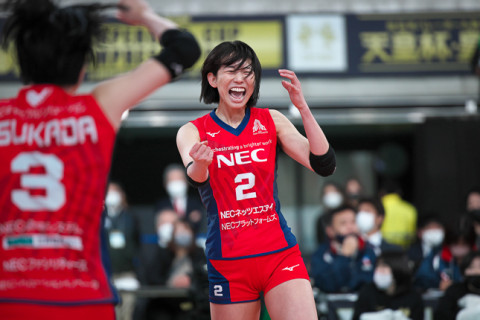 NEC・古賀紗理那「苦しい時間帯も足を止めず、コート内でのコミュニケーションを忘れずに戦った」、金子隆行監督「サーブでアグレッシブに攻めることができた」　皇后杯決勝会見コメント サムネイル