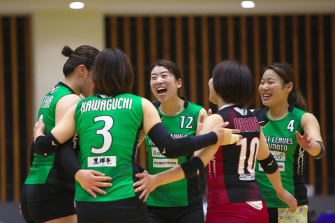 熊本が悲願の初勝利。再加入後3シーズン目に大きな一歩を記す。アランマーレが開幕8連勝で首位　V2女子 サムネイル