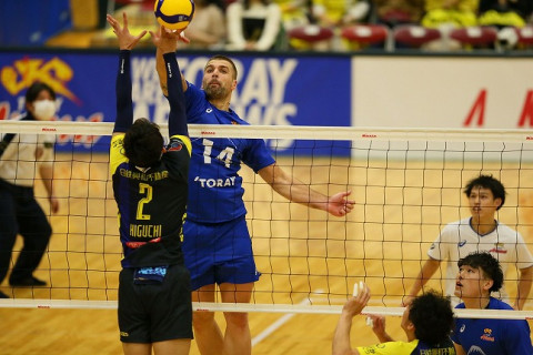 上位対決2戦がフルセットに。WD名古屋がパナソニックに、東レが堺に勝利　V1男子 サムネイル