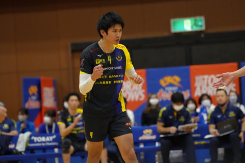 堺・高野直哉「自分の役割はしっかりパスを返すこと」V1男子会見 サムネイル