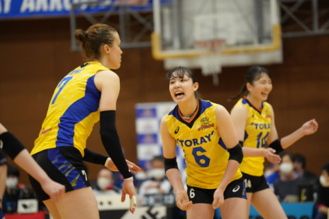 東レ・関菜々巳「ミドルの決定打、ライトゾーンの攻撃というところを機能させてやっていきたい」埼玉上尾・岩澤実育「ブロックとディフェンスの関係をとって何回も粘ることができている」V1女子会見 サムネイル
