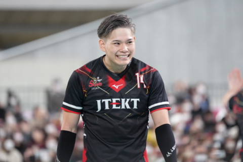 ジェイテクト・西田有志「心の底から「ジェイテクトのプレーヤーはすげーんだぞ」という試合内容だった」JT広島・金子聖輝「ゲームが終わったと思ったところからの逆転だったので本当に悔しい」天皇杯準決勝会見 サムネイル
