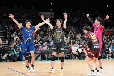 V1男子がオールスターを開催。Teamブイリーが3-2で勝利。山村宏太監督「真剣勝負が見たいというファンの要望に応えた」 サムネイル