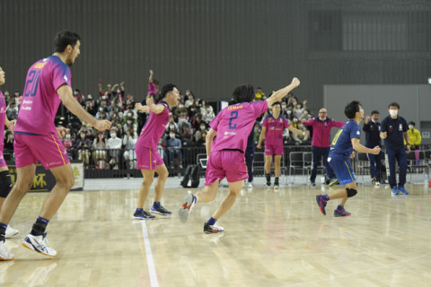 東京GBがリーグ覇者サントリーを破る　JT広島、東レ、ジェイテクトが準決勝へ　天皇杯 サムネイル