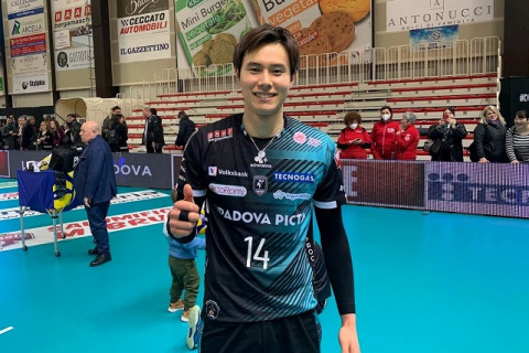 髙橋藍、怒涛の連続エースでMVP獲得！ パドヴァがターラントを3-0で下す！！　イタリア1部 サムネイル