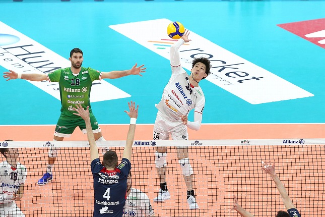 石川祐希ミラノ、ターラントに3-0で勝利し、8位通過でプレーオフへ　イタリア１部