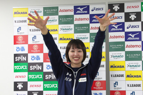 アランマーレ・菅原里奈「試合には緊張せずに入ることができた。ミドルブロッカーの責任を果たしたい」、岡山・河本昭義監督「緊張感で中本柚朱や佐伯亜魅加がお嬢さんの顔になっていた」　V・チャレンジマッチ サムネイル