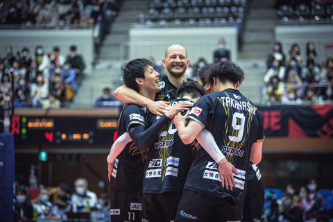 フォト ウルフドッグス名古屋 クレク　傳田亮太　高梨健太ら　2023.4.8-9 島津アリーナ サムネイル