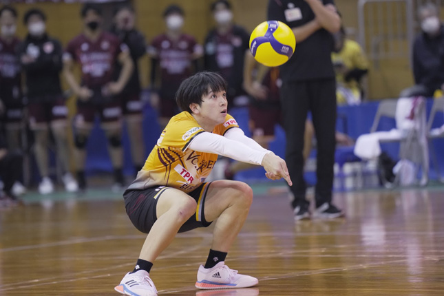 V1男子　個人賞決定　得点王・パダル（東レ）　サーブ賞・ラッセル（ＪＴ広島）　サーブレシーブ賞・備一真ら