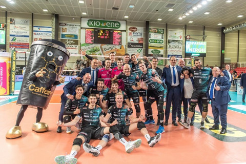 髙橋藍パドヴァ、モデナにフルセットで勝利し5位決定戦は1勝1敗　イタリア1部 サムネイル