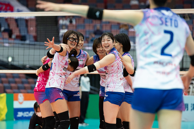 PFUが埼玉上尾を3-1で下し、初優勝。MVPに鍋谷友理枝、敢闘賞に内瀬戸真実　第71回黒鷲旗女子