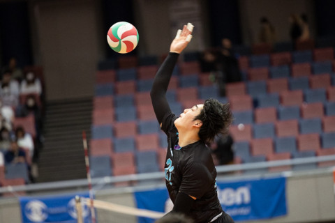 8強が出揃う　筑波大が決勝トーナメント進出へ　WD名古屋、サントリー、パナソニック、東レが全勝でグループ予選を終える　第71回黒鷲旗男子3日目 サムネイル