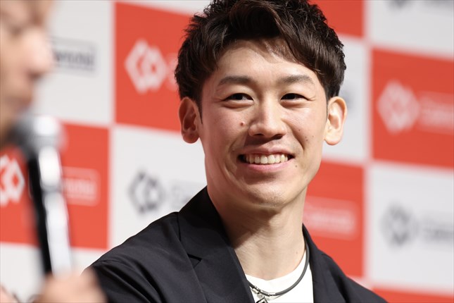 男子日本代表主将の石川祐希がコラントッテのトークショーで意気込みを語る 「エアコンとめて」と天然なところも「ワールドカップで五輪出場権を獲得する。勝つ姿を皆さんに届けたい」