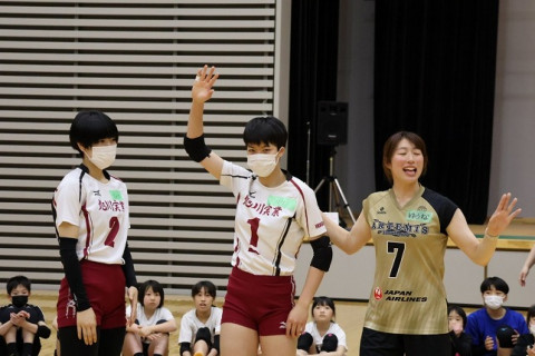 アルテミス北海道が小学生バレーボールフェスティバルを開催。試合後に旭川実業高とバレーボール教室も サムネイル