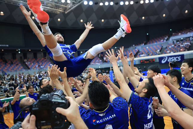 決勝はVリーグファイナルと同じカードに　ミハウクビアク「日本の皆さんにとても感謝している。来季についてはまだ何もコメントできない」第71回黒鷲旗準決勝