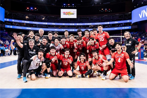 男子日本代表、スロベニアにストレートで勝利し、初の準決勝進出。石川祐希主将が27得点　VNL準々決勝 サムネイル