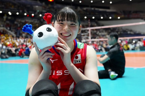 女子日本代表、ブルガリアをストレートで撃破し、失セットなしの開幕4連勝。山田二千華が4本のサービスエース　パリ五輪予選／W杯 サムネイル