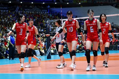 女子日本代表、予選での五輪切符獲得ならず。フルセットの大激闘の末、ブラジルが勝利　古賀主将「去年よりも確実にチームは良くなっている」パリ五輪予選／W杯 サムネイル