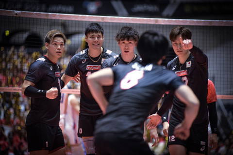 フォト パリ五輪予選 ワールドカップバレー 2023男子 西田有志　石川祐希　髙橋藍ら　セルビア戦 サムネイル