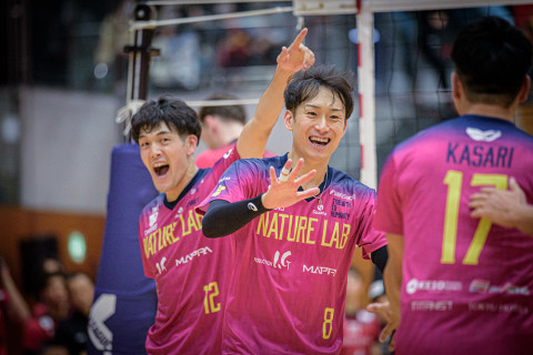 フォト サントリーサンバーズ 2023.10/14 柳田将洋 古賀太一郎ら スカイアリーナ サムネイル
