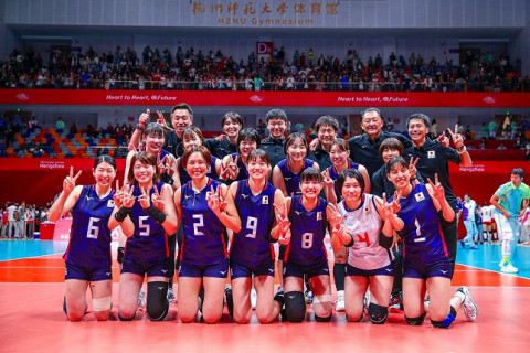 女子日本代表、17年ぶりの銀メダル。決勝は中国にストレートで敗れる　アジア競技大会 サムネイル