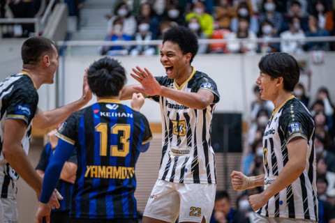 【バレー】パナソニックが開幕５連勝　決定率100%地元松本国際出身のエバデダン「深津選手がいいところであげてくれました」東レが昨季覇者WD名古屋に勝利で6位浮上　V1男子 サムネイル