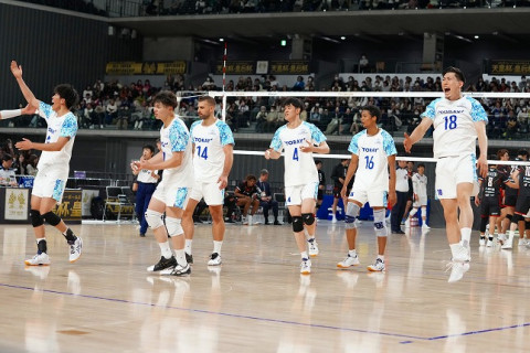 男女の４強が出揃う。男子は東レがジェイテクトに昨年決勝の雪辱を果たす。女子の日立Astemoは昨年２位の東レにフルセットで逆転勝ち サムネイル