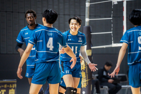 男子の近大がVC長野も破り、準々決勝へ。女子は姫路が埼玉上尾にストレート勝利。青学大も東レにフルセットの善戦　天皇杯・皇后杯 サムネイル