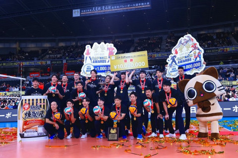 女子はNECが2連覇。男子はパナソニックが5大会ぶりの優勝。MVPは古賀紗理那＆西田有志が夫婦で受賞　天皇杯・皇后杯 サムネイル