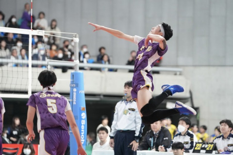 準決勝の組み合わせが決まる。男子は駿台学園✕昇陽、福井工大福井✕鎮西、女子は就実✕誠英、旭川実✕下北沢成徳　春高バレー サムネイル