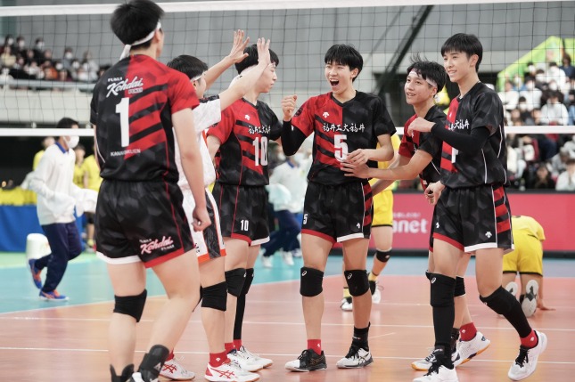 男子は駿台学園、福井工大福井、女子は就実、下北沢成徳が決勝へ　春高バレー