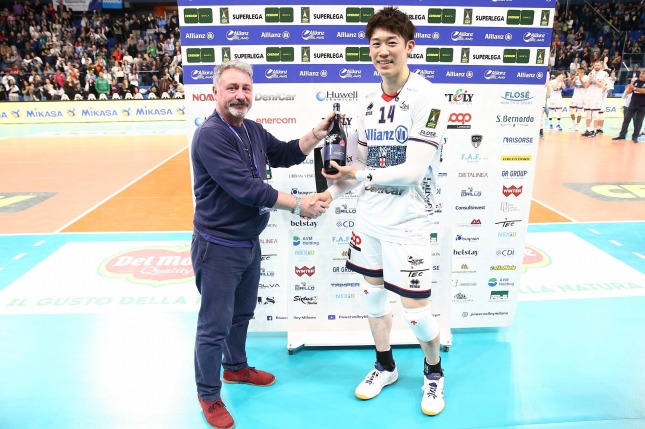 石川祐希所属ミラノはプレーオフ3位でシーズンを終える。石川「目標達成できず悔しいが、昨季よりよい結果を出せたのは何より」　イタリア1部