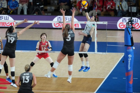 女子日本代表、カナダにフルセットの末、惜敗　VNL サムネイル