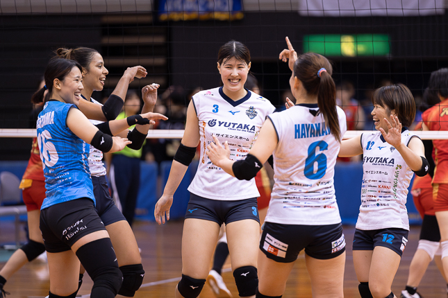 中部総合バレー開催。男子はヴィアティン三重、女子は地元ブレス浜松などが準決勝進出。大山加奈氏がヴィアティン女子のPDMに就任し、急遽ベンチ入り