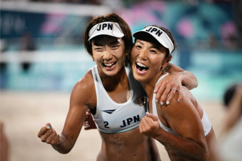 ビーチバレー　長谷川暁子/石井美樹組が開催国フランスのペアをストレートで下し、ベスト16進出。2000年シドニー五輪の高橋有紀子/佐伯美香組以来24年ぶり　パリ五輪 サムネイル