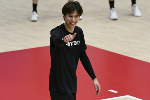 サントリーがプレシーズンマッチで広島THに3-2で勝利。開幕前記者会見も開催　SV男子 サムネイル