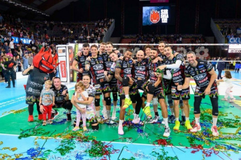 石川祐希所属のペルージャがチステルナに3-1で勝利し、開幕4連勝。石川「個人的には劣勢な場面からもう少し点差を詰められる活躍をしなければいけなかった」　イタリア1部 サムネイル