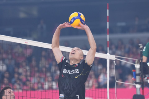 WD名古屋・深津英臣 試合前は兄旭弘と「メンバー誰が出てくるの？？」「内緒だよ」と話していた SV男子 サムネイル