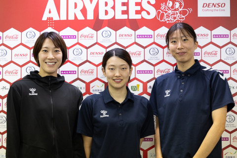 負けてなお強し。デンソー・瀬戸杏華「クイックに手応えを感じた」、山上有紀「高さとスピードを活かす」、辻健志監督「誰が出ても結果を出せるチームに」SV女子 サムネイル