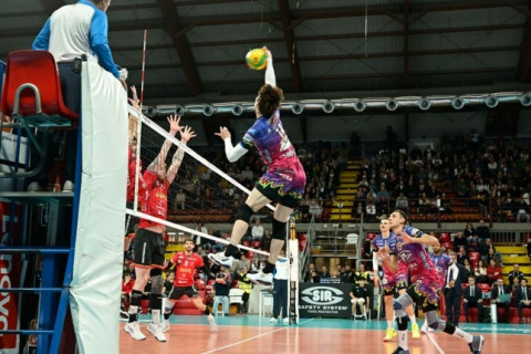 ペルージャ・石川祐希がCEVチャンピオンズリーグに初参戦。「初めてのチャンピオンズリーグで試合に出ることができたので良かった」 サムネイル