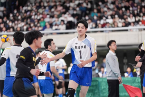 駿台学園が3連覇まであと1勝。ストレートで市立尼崎を下し、3年連続の決勝進出　春高バレー サムネイル