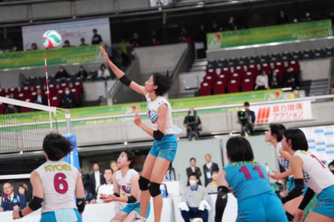 秋本美空、初のセンターコートで躍動。共栄学園が前回Vの就実を撃破し、決勝へ　春高バレー サムネイル