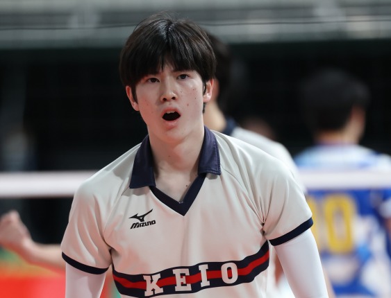 慶應義塾主将で191cmのセッター・松田悠冬。左足骨折を乗り越え3回戦へ「支えてくれた方々への感謝を忘れずに戦う」　春高バレー