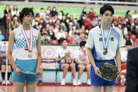春高バレー個人賞　最優秀選手賞に川野琢磨（駿台学園）と秋本美空（共栄学園） サムネイル