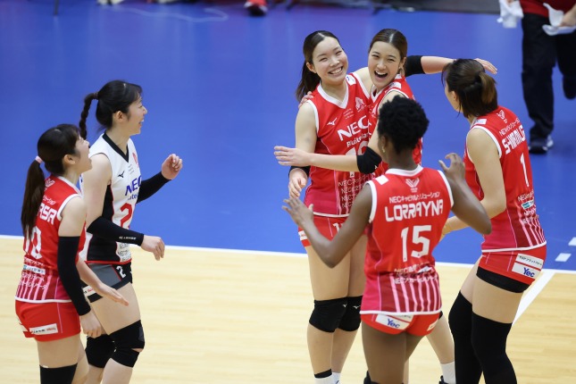 NEC川崎が前日フルセットで敗れたAstemoに3-0で快勝。姫路は大阪MVに3-1で勝利し、連敗脱出　SV女子